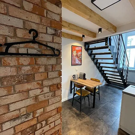 Off Side Story 아파트 우치